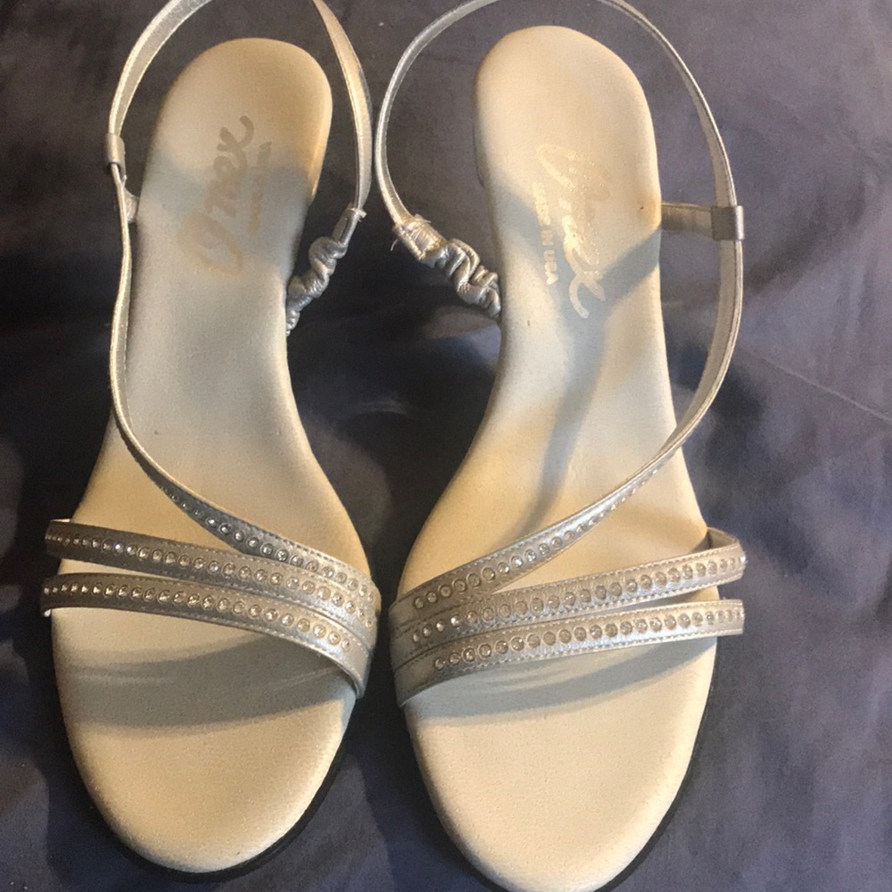 New in box Onex heels size 9